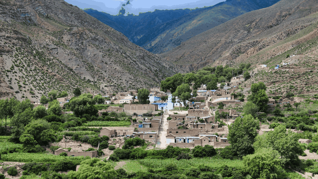 Este pueblo jujeño, rodeado de cerros imponentes, conserva su historia y un encanto natural inigualable.