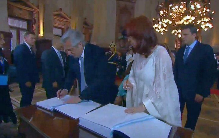 alberto y cristina firmaron los libros de visitas del congreso alberto y cristina firmaron los libros de visitas del congreso