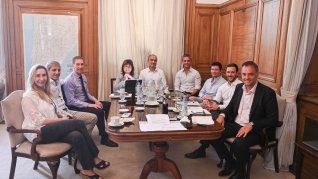 La mesa política se reunió en Casa Rosada. La mesa política se reunió en Casa Rosada.