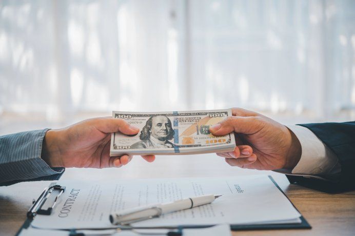 Gobierno impulsa el bimonetarismo, con mayor circulación de dólares: impacto en el precio del billete, reservas y PBI