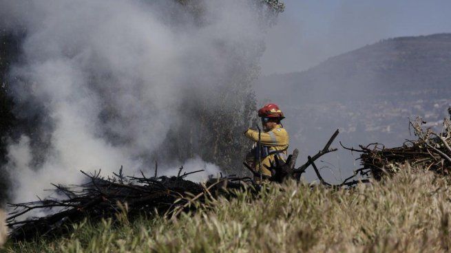 El gobierno provincial indicó sobre el trabajo de brigadistas del SPLIF, Bomberos Voluntarios, Protección Civil, Policía y personal municipal tras incendios en Ñireco.