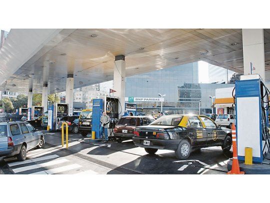 Surtidores. Llenar el tanque será más caro desde hoy. El promedio es 10%, pero en algunos casos los aumentos rondarán entre 11,5% y 12%.