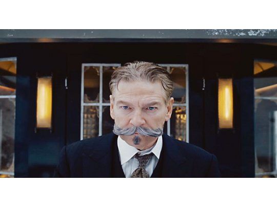 Branagh. Aunque su bigote no sea el más heterodoxo en la tradición de los Poirot del cine y la televisión, el actor inglés compone y dirige una atendible versión del policial de Agatha Christie.