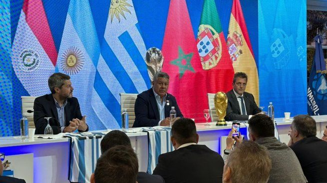 Claudio Tapia, Matías Lammens y Sergio Massa anuncian el partido inaugural del Mundial 2030 en Argentina