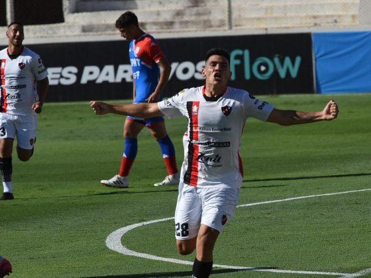 Canto anotó el primer gol de Patronato ante Unión.