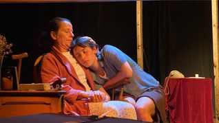 Coccaro: Este cuento me resuena debido a que conozco la situación de tener una madre con una condición médica a la que hay que intentar hacerle la vida lo más simple y feliz posible. Coccaro: Este cuento me resuena debido a que conozco la situación de tener una madre con una condición médica a la que hay que intentar hacerle la vida lo más simple y feliz posible.