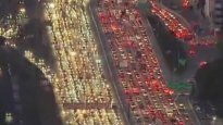 Impresionante colapso de vehículos en una autopista de EEUU