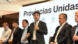 La reunión se llevó adelante en el Hotel Rayentray, ubicado en la costanera madrynense, donde se hizo presente el gobernador chubutense, Ignacio Torres, quien fue el anfitrión del encuentro al que asistieron los mandatarios de La Pampa, Sergio Ziliotto; de Neuquén, Rolando Figueroa; de Río Negro, Alberto Weretilneck; de Santa Cruz, Claudio Vidal; y de Tierra del Fuego, Gustavo Melella. La reunión se llevó adelante en el Hotel Rayentray, ubicado en la costanera madrynense, donde se hizo presente el gobernador chubutense, Ignacio Torres, quien fue el anfitrión del encuentro al que asistieron los mandatarios de La Pampa, Sergio Ziliotto; de Neuquén, Rolando Figueroa; de Río Negro, Alberto Weretilneck; de Santa Cruz, Claudio Vidal; y de Tierra del Fuego, Gustavo Melella.