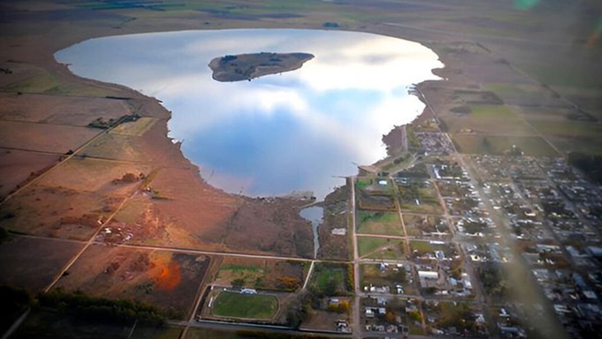 Entre sierras y lagunas se conserva un tranquilo pueblo bonaerense con grandes atractivos para darse una escapada
