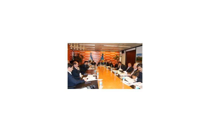 Acuerdo entre gobierno bonaerense y la Mesa Agropecuaria provincial por impuesto inmobiliario rural.