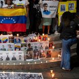 Familiares de presos políticos realizaron una vigilia frente a la cárcel Rodeo I, en Guatire, para exigir liberaciones. Familiares de presos políticos realizaron una vigilia frente a la cárcel Rodeo I, en Guatire, para exigir liberaciones.