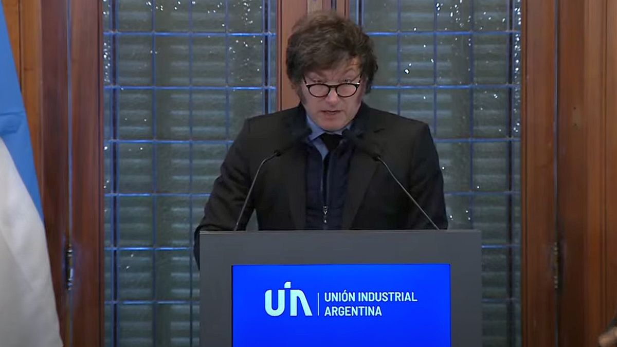 He defended the administration, announced the end of the PAIS Tax and left a strong message to businessmen