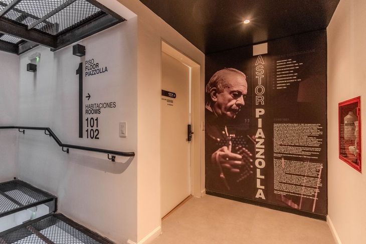 El primer piso de Taquari Home rinde tributo a Ástor Piazzolla. El primer piso de Taquari Home rinde tributo a Ástor Piazzolla.