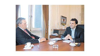 ámbito.com | Rafael Estrella, embajador español, ayer con Sergio Massa tratandode hablar de lo que no se debe hablar. En horas, anunciarán fechade un viaje de Cristina de Kirchner a España. Antes, dos reunionescon Zapatero.