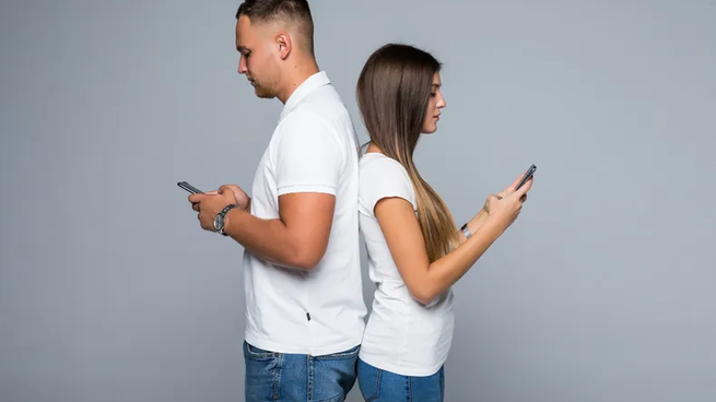 Los estudios advierten que la revolución digital tuvo un fuerte impacto en la vida sexual de las nuevas generaciones.