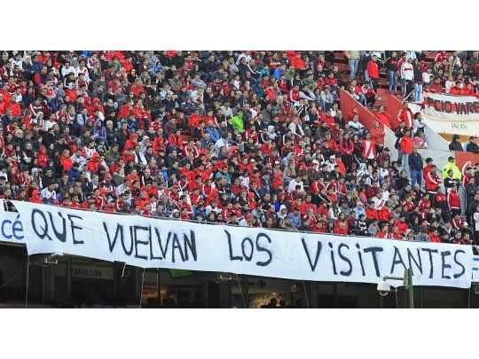 La política usa el espectáculo del fútbol