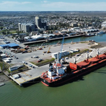 El Puerto de Bahía Blanca es uno de los principales nodos logísticos de la Argentina, con un rol clave en el comercio exterior, especialmente en la exportación de granos, productos petroquímicos y combustibles. El Puerto de Bahía Blanca es uno de los principales nodos logísticos de la Argentina, con un rol clave en el comercio exterior, especialmente en la exportación de granos, productos petroquímicos y combustibles.