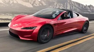 El Roadster aún no tiene una fecha de lanzamiento definida sin embargo los movimientos de Tesla anticipan su llegada. El Roadster aún no tiene una fecha de lanzamiento definida sin embargo los movimientos de Tesla anticipan su llegada.
