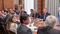 Luis Caputo encabezó una reunión con representantes de empresas británicas.