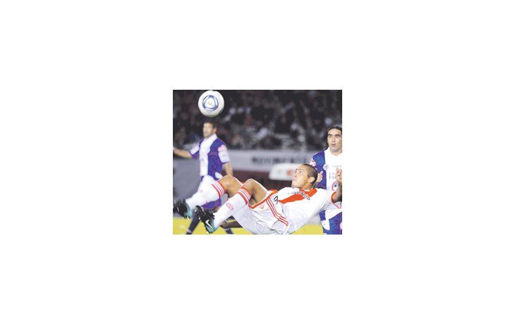 Jonatan Maidana se fue lesionado el domingo ante All Boys y es la duda que tiene Juan José López para el superclásico.
