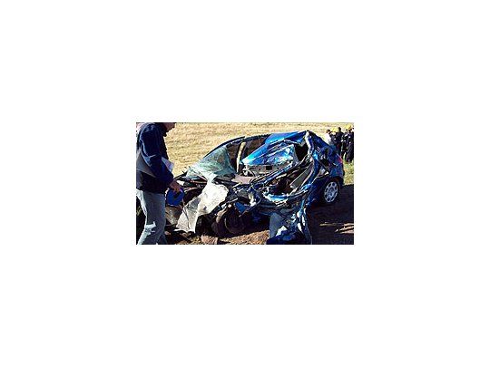 El auto en el que viajaba la modelo quedó totalmente destruido. Su conductor falleció en el acto.