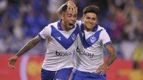 Vamos vamos los pibes. Joaquín García, 22 años, y Santiago Castro, 19, festejan el primer gol de Vélez ante Atlético Tucumán.&nbsp;