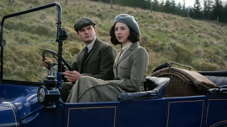 Disney+ presents a series that reveals the story of Brian Fraser, Jamie's father, in a prequel full of romance, drama and time trips. Disney+ presents a series that reveals the story of Brian Fraser, Jamie's father, in a prequel full of romance, drama and time trips.