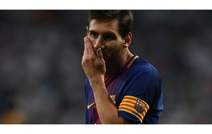 Messi le habría bajado el pulgar a Ozil.
