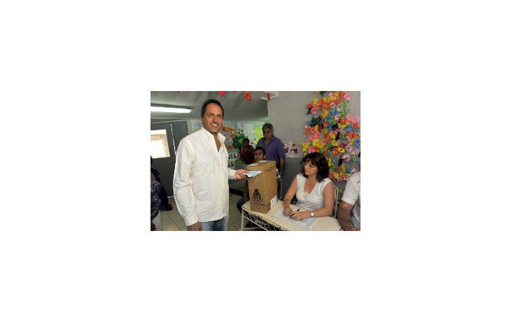 Daniel Scioli en el momento de la votación.