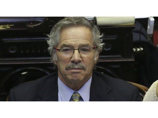 Para Solá, las FFAA no son una opción legal ni práctica.