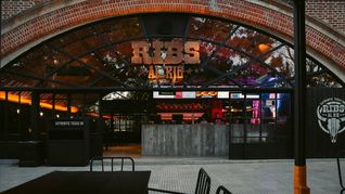 La sede original de Ribs al Río, en Costanera Norte, se renueva para seguir liderando la cultura texana en Buenos Aires.