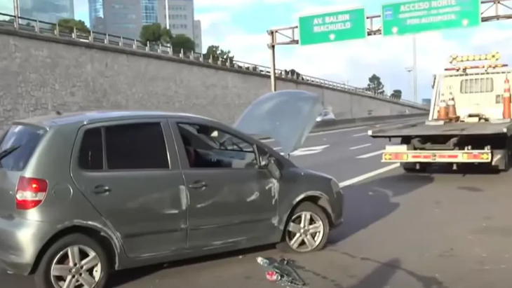 El accidente no registró víctimas fatales. Sin embargo, personal del SAME informó que debió trasladar de urgencia al Hospital Tantojanni a una mujer embarazada de 23 años, quien sufrió un latigazo cervical. El accidente no registró víctimas fatales. Sin embargo, personal del SAME informó que debió trasladar de urgencia al Hospital Tantojanni a una mujer embarazada de 23 años, quien sufrió un latigazo cervical.