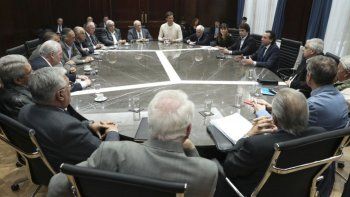Mesa de negociación entre Gobierno, sindicatos y empresarios por bono de $5.000.