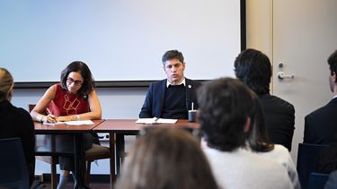 Axel Kicillof cerró su visita a EEUU con una charla en la Universidad de Columbia.