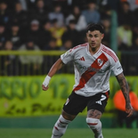 En su paso por River, Bareiro disputó 16 partidos oficiales y acumuló 567 minutos sin convertir goles. En su paso por River, Bareiro disputó 16 partidos oficiales y acumuló 567 minutos sin convertir goles.