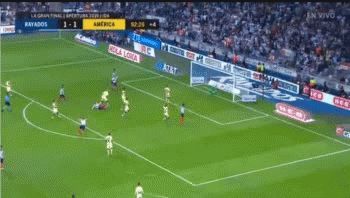 Rogelio Funes Mori marcó un soberbio gol de chilena que da vuelta al mundo