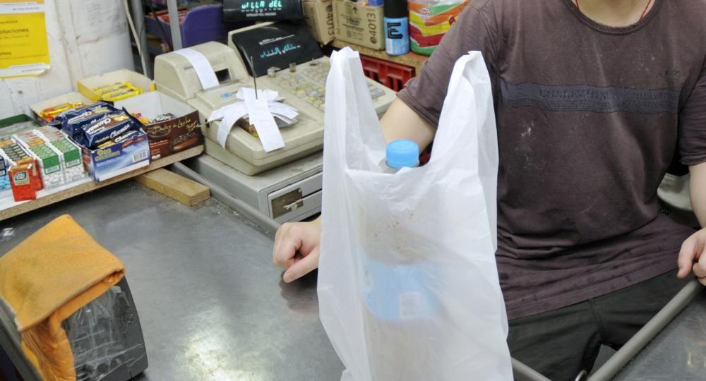Los supermercados deberán eliminar las bolsas plásticas