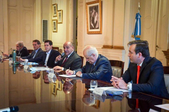 Juan Manzur encabezó una reunión de gabinete en Casa Rosada.