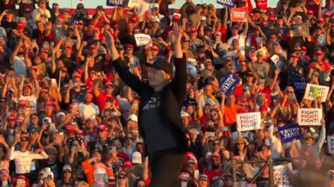 Elon Musk subió al escenario en un mitin de Donald Trump en Butler, Pensilvania.&nbsp;