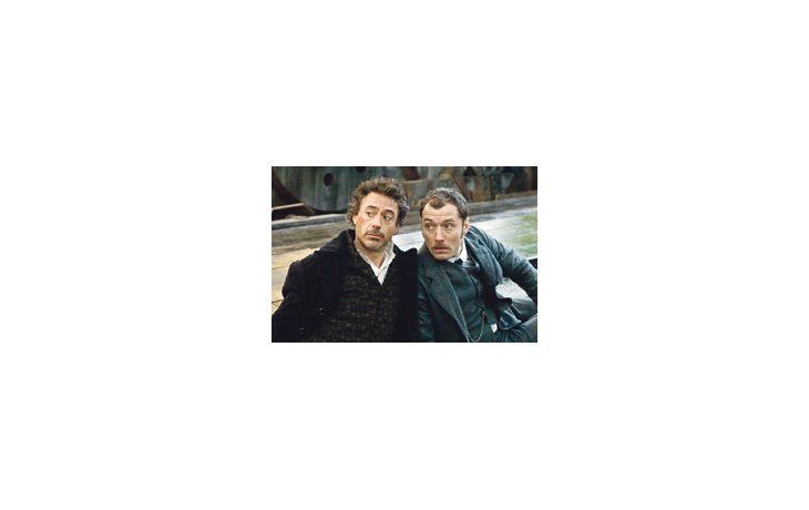 Bien acompañado por Jude Law (que no caricaturiza a Watson), Robert Downey Jr. es el excelente Sherlock Holmes de un film pensado para atraer al público moderno sin distorsionar la esencia del legendario detective.
