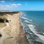 Un tramo de costa poco intervenido invita a descubrir una propuesta distinta dentro del territorio bonaerense. Un tramo de costa poco intervenido invita a descubrir una propuesta distinta dentro del territorio bonaerense.