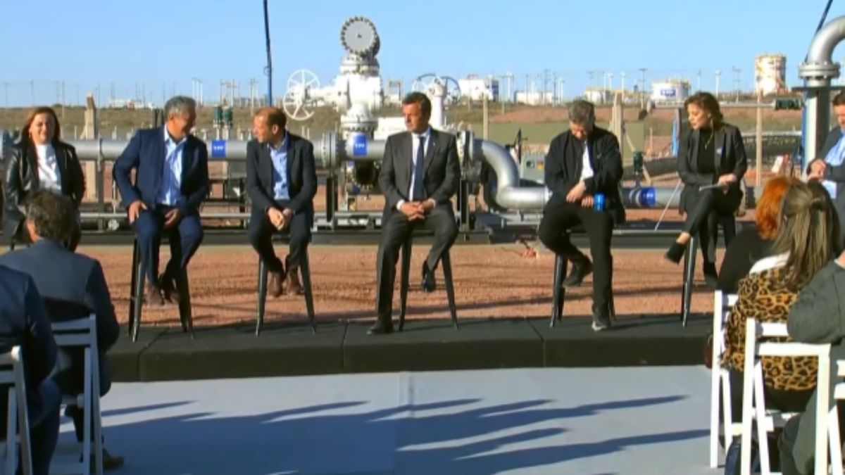 Massa called on businessmen and workers to defend a national project over individual fights