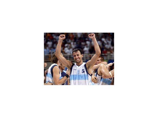 Ginóbili festeja el histórico triunfo argentino sobre Estados Unidos. Para hoy prometió el oro.