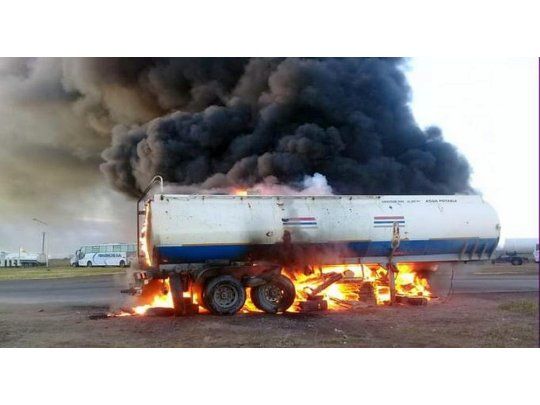 El líder del Sindicato de Camioneros de Río Negro, Rubén Belich, admitió que tras la quema del primer semiremolque los trabajadores estuvieron a punto de incendiar otro más. Esto es insostenible, dijo.