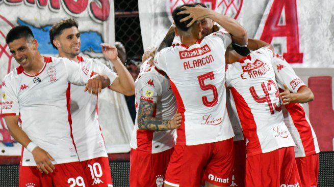 Huracán volvió a ganar y no se baja de la pelea.