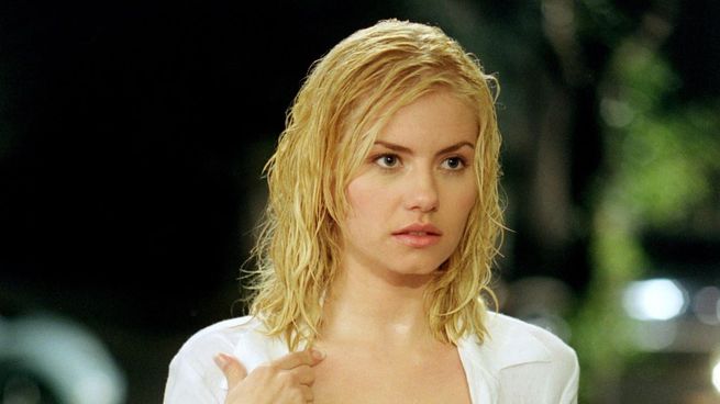 Elisha Cuthbert protagoniza La Chica de al Lado, disponible en Netflix.