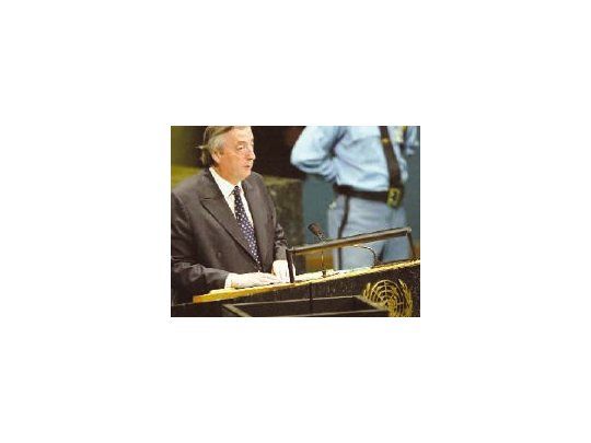 El presidente Néstor Kirchner, al hablar ayer en la Asamblea General de las Naciones Unidas. Ante ese foro reclamó una profunda reforma de los organismos internacionales de crédito.