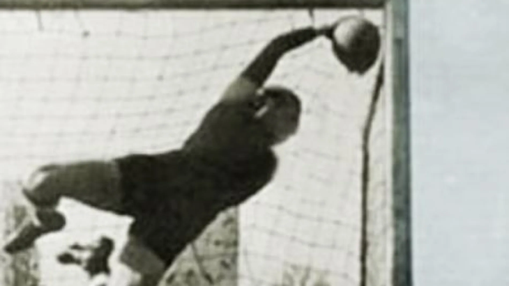 The story of how a field player assumed the archer's post to save his team. The story of how a field player assumed the archer's post to save his team.