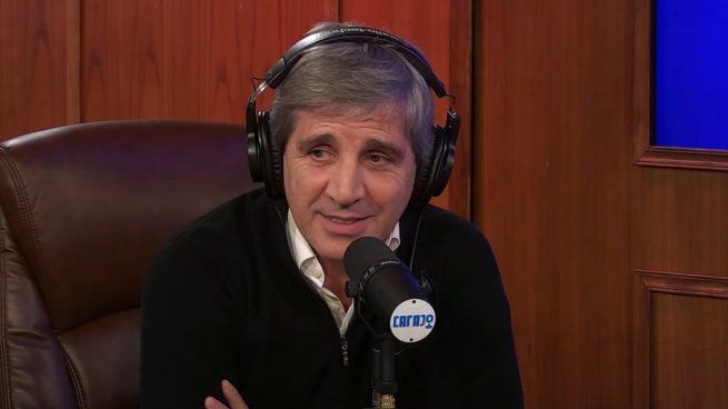 Luis Caputo destacó las medidas para sacar los dólares del colchón.