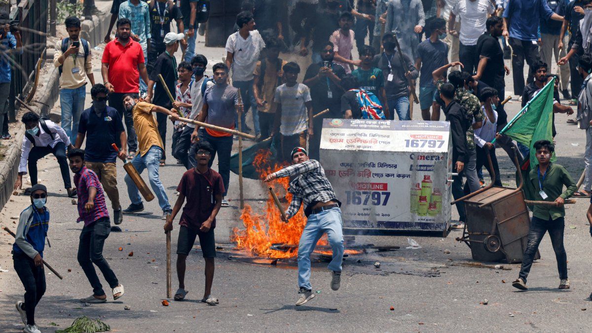 Bangladesh imposes curfew, deploys military after wave of protests